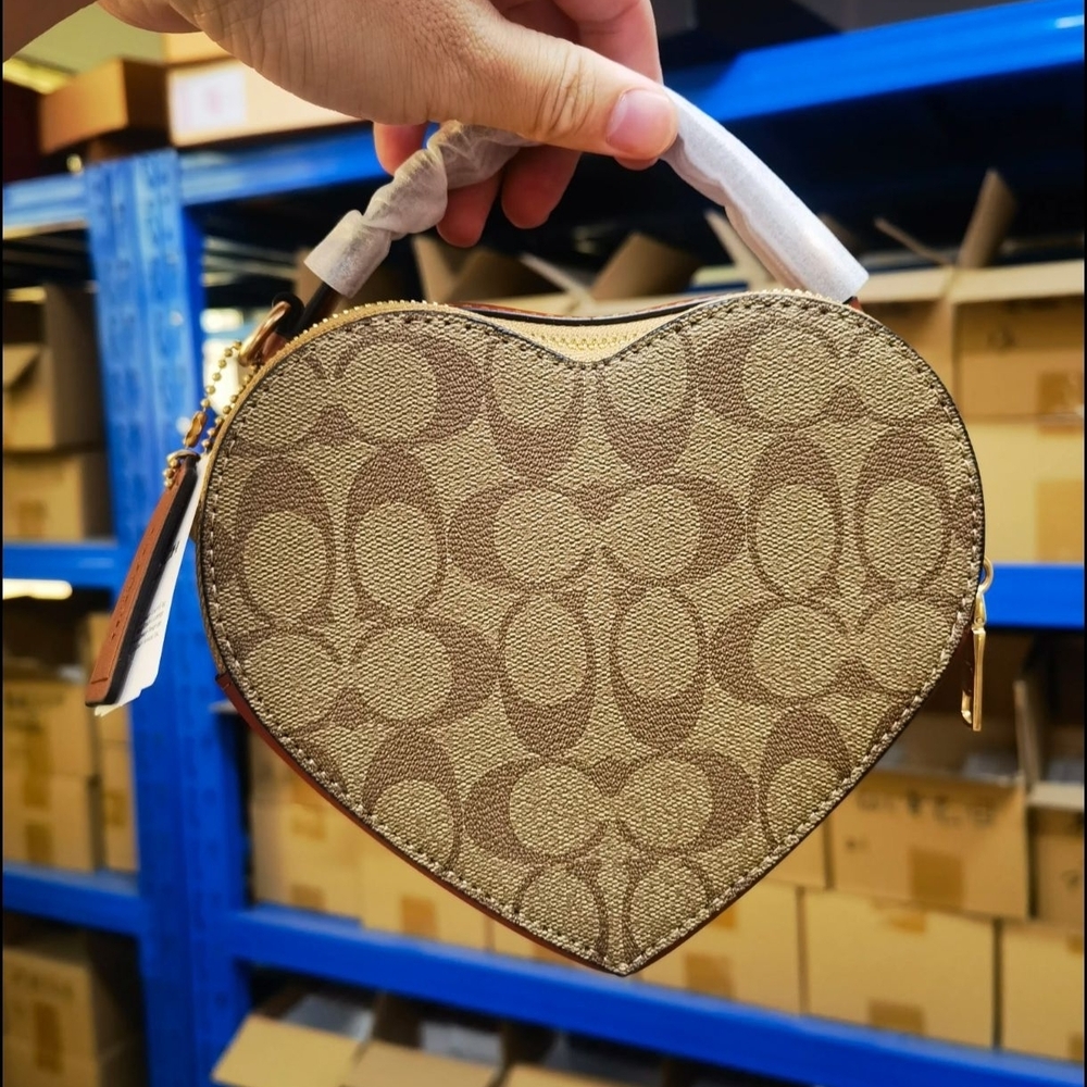 Coach Heart-Shaped Brown Tan Bag - Picture 2 of 8